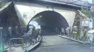宮下公園ガード下駐輪場 · CHAOS;CHILD取景截图